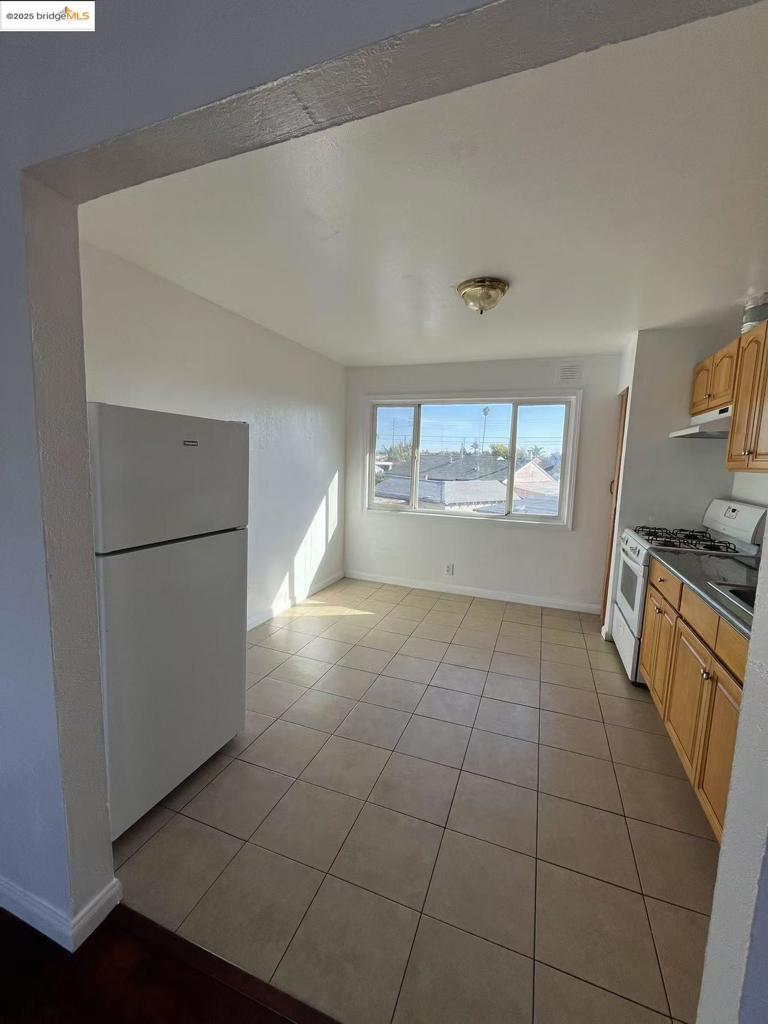 EAST OAKLAND - Residential Income