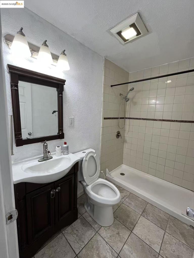 EAST OAKLAND - Residential Income