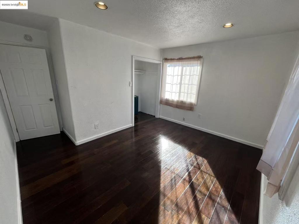 EAST OAKLAND - Residential Income