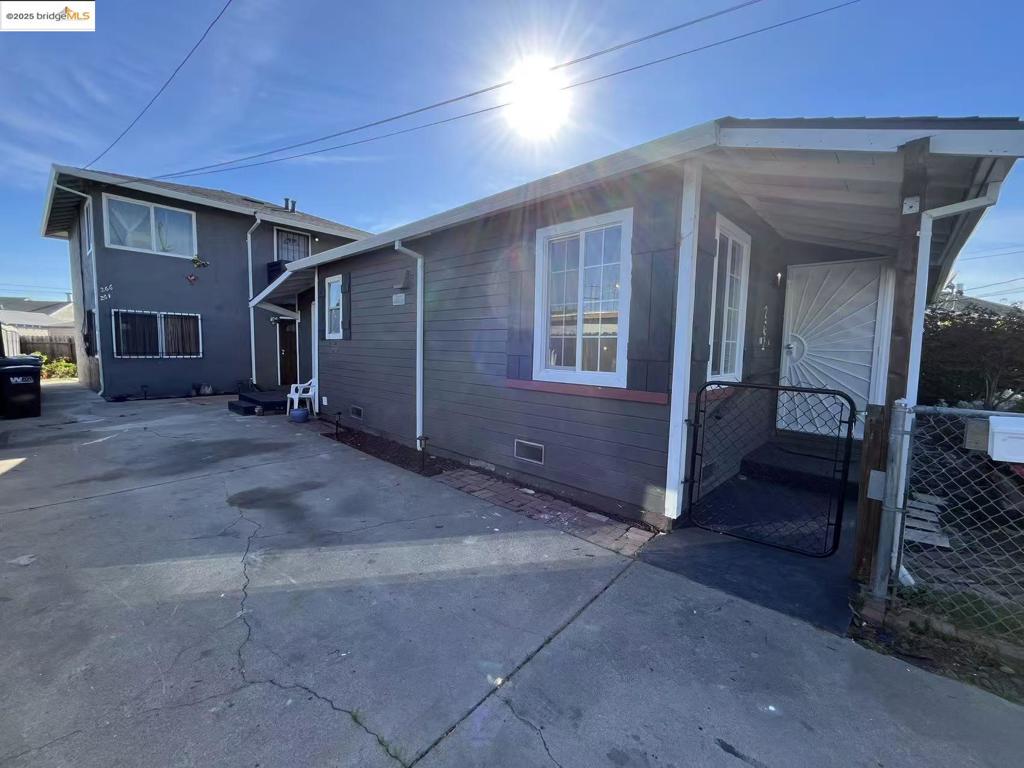 EAST OAKLAND - Residential Income