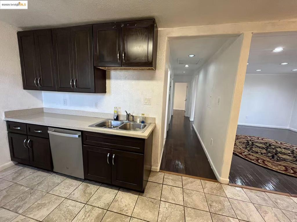 EAST OAKLAND - Residential Income