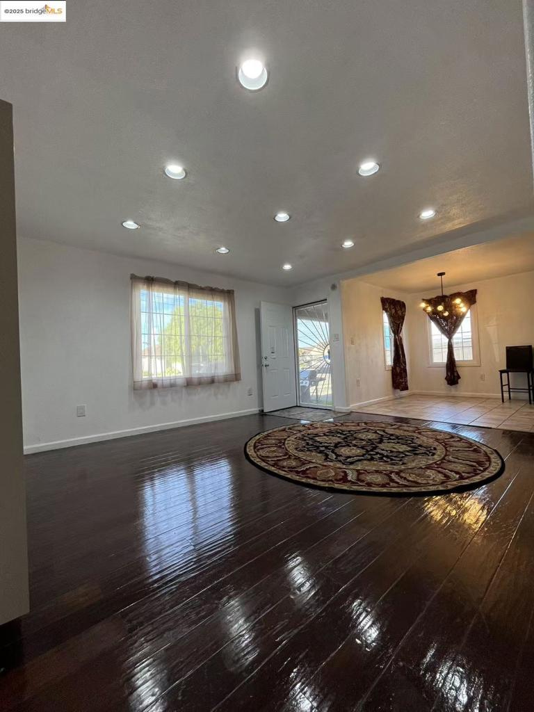 EAST OAKLAND - Residential Income