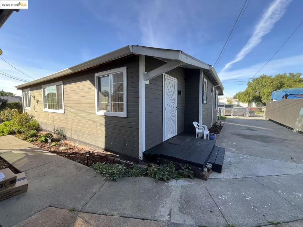 EAST OAKLAND - Residential Income