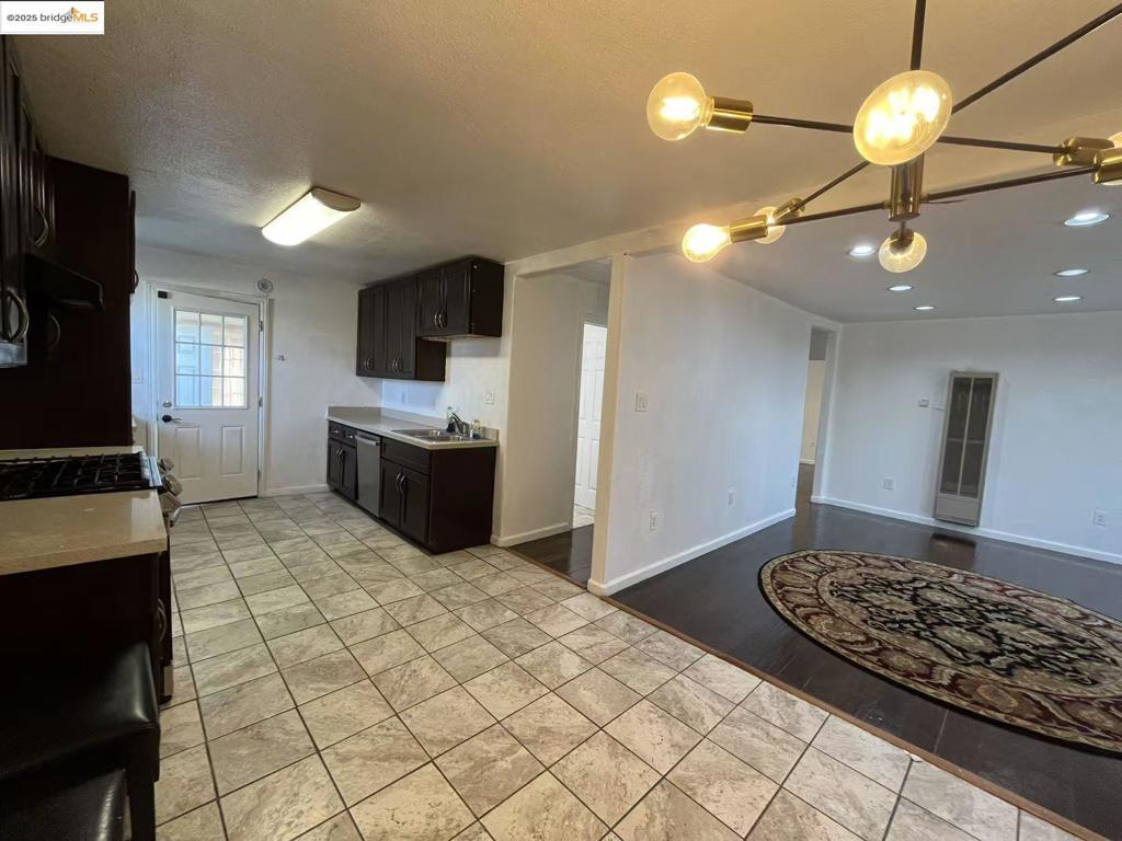 EAST OAKLAND - Residential Income