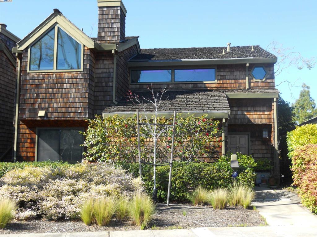 This townhouse is one of the rare one's that faces the Brunswick St. and has street parking, garage parking, & Guest parking to the back of the townhouse, it also has only one connecting wall with neighbors Porch wall. Beautiful stain glass, Top of the line appliances, two bedroom suites with baths upstairs. 1/2 bath downstairs, living room with fireplace, formal dining area, kitchen opens up to eating area or could be used as a family area. Air conditioning, Perfect location to schools, trails, and shoreline.