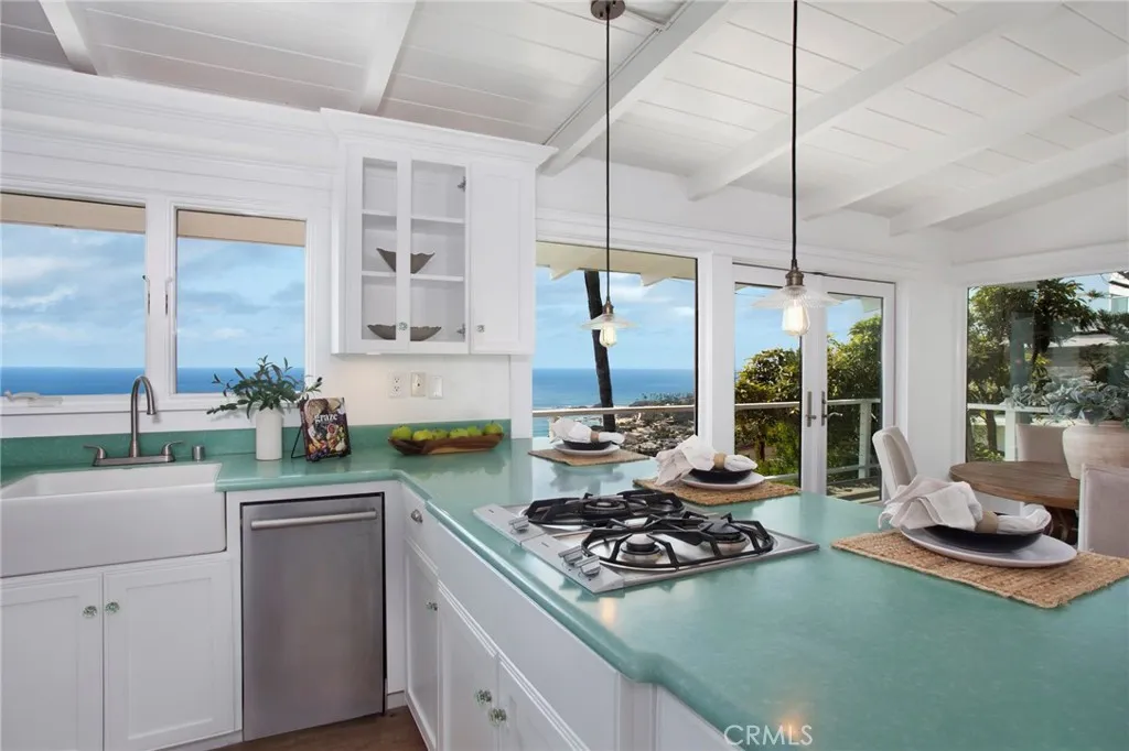 Laguna Beach, California 92651, United States, 2 Bedrooms Bedrooms, ,2 BathroomsBathrooms,Residential,Active,187797