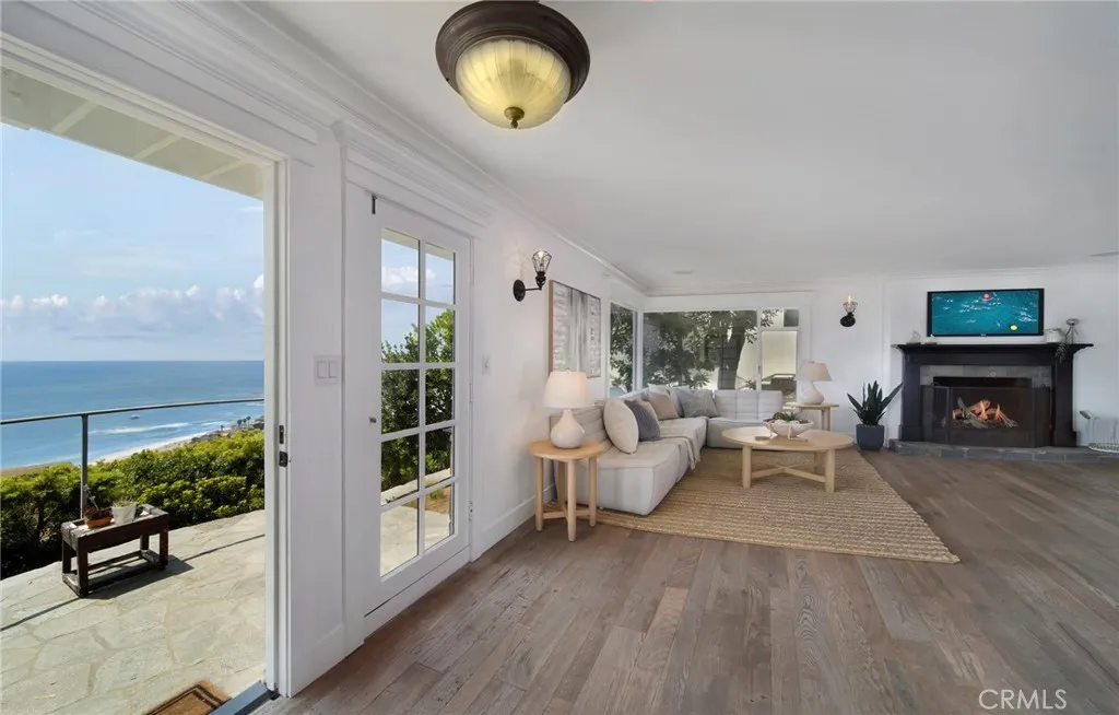 Laguna Beach, California 92651, United States, 2 Bedrooms Bedrooms, ,2 BathroomsBathrooms,Residential,Active,187797