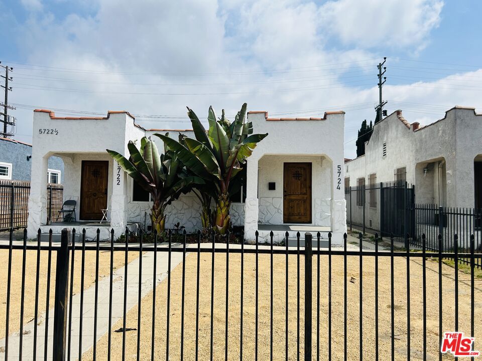 Elevate your lifestyle in this fully renovated 2-bedroom, 2-bathroom residence. This beautifully updated home is a perfect blend of contemporary design and prime location, offering easy access to DTLA, USC, SoFi Stadium, and LAX. Step inside to find stunning wide plank flooring, recessed lighting, and a kitchen and bathroom that have been thoughtfully redesigned for modern living. But the perks don't stop thereoutside, you're surrounded by the dynamic neighborhoods of Leimert Park, West Adams, Jefferson Park, and Culver City, where vibrant culture, delicious dining, and exciting entertainment are always within reach. Don't miss out on the opportunity to live in this exceptional home, where style meets convenience in the heart of LA