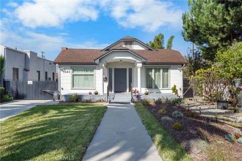 Photo of 1043 S Victoria Avenue, Los Angeles, CA 90019 (MLS # SR26104153)
