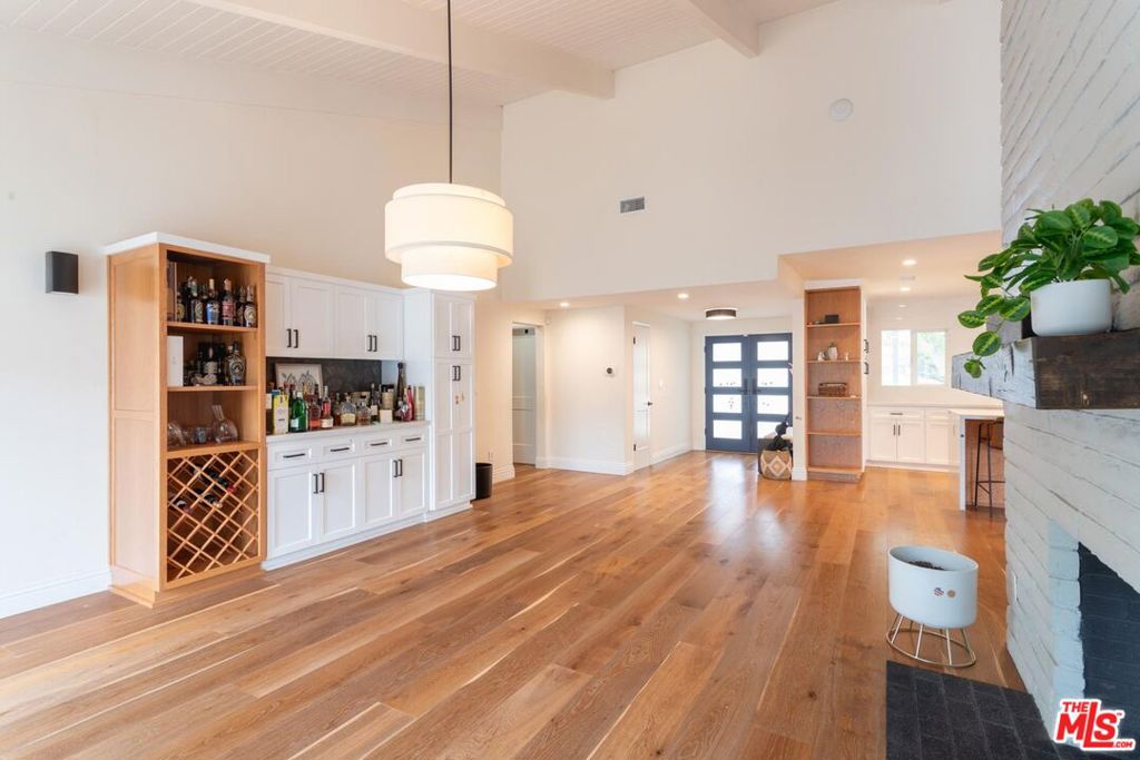 23721 Mariano Street