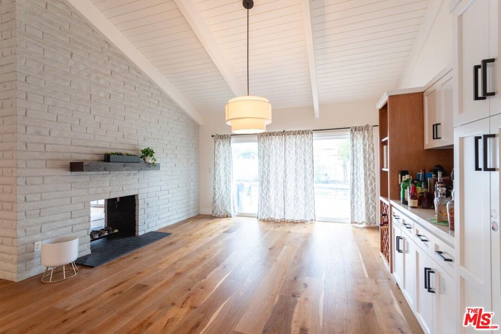 23721 Mariano Street