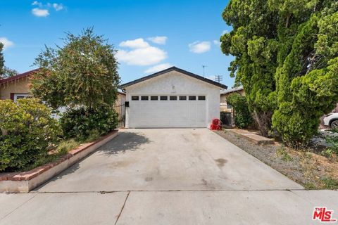 Photo of 11477 Amboy Avenue, San Fernando, CA 91340 (MLS # 26670449)