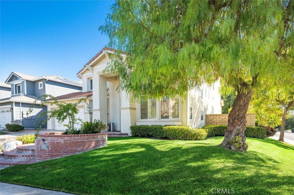 Photo of 27302 Weathersfield Dr, Valencia, CA 91354 (MLS # SR25249371)