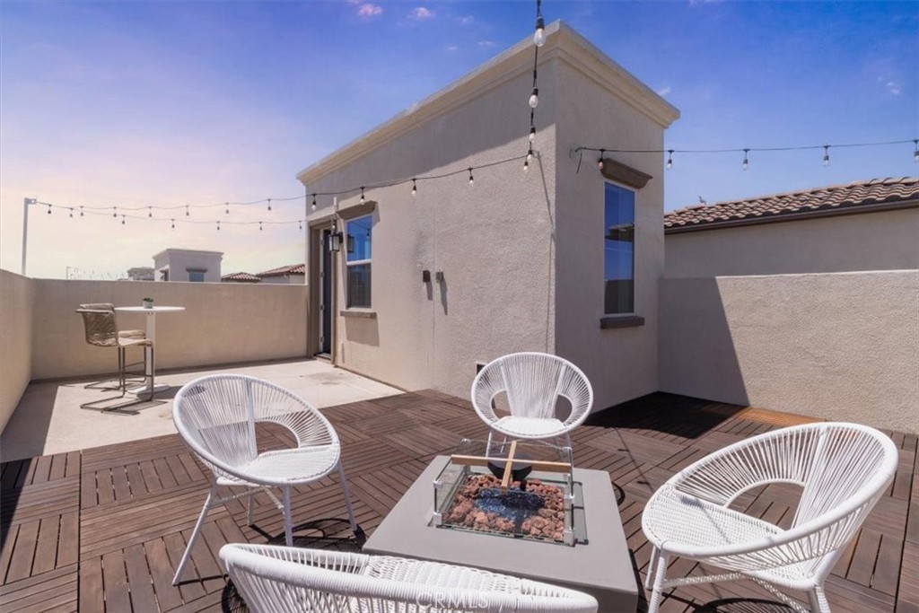 658 S Motif Street