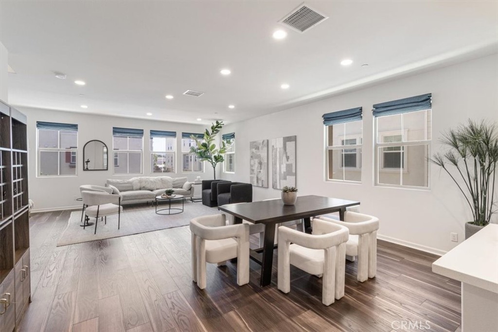 658 S Motif Street