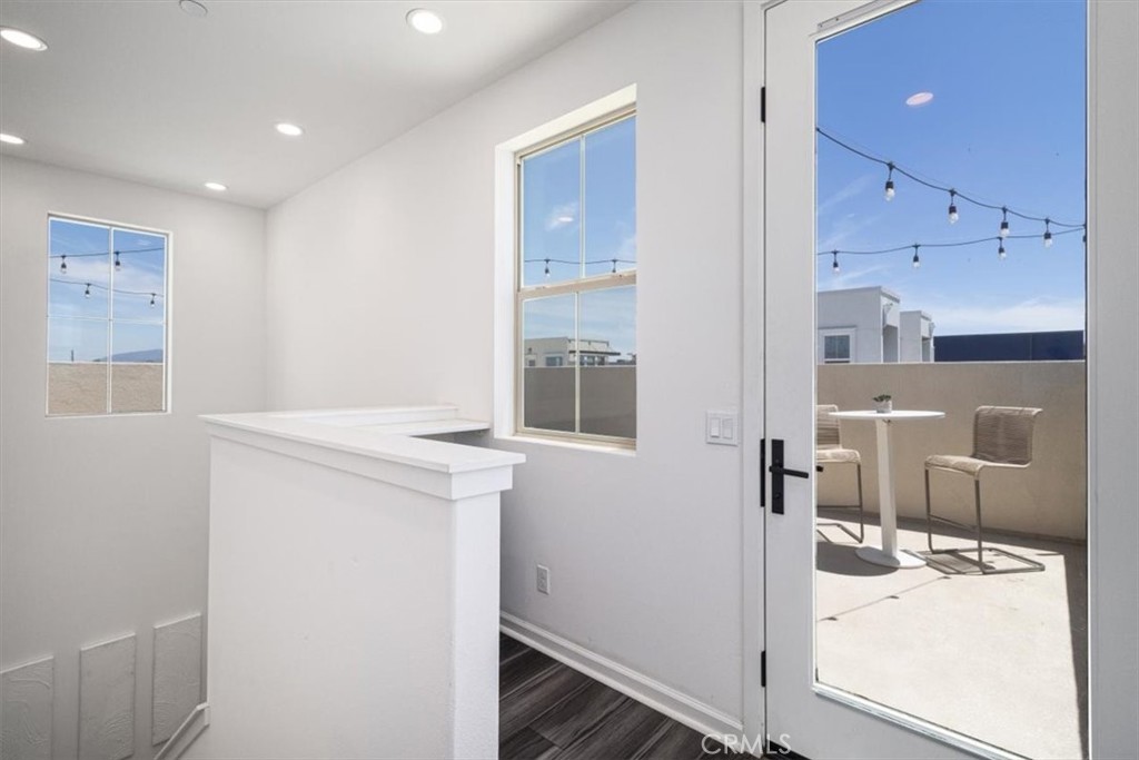 658 S Motif Street
