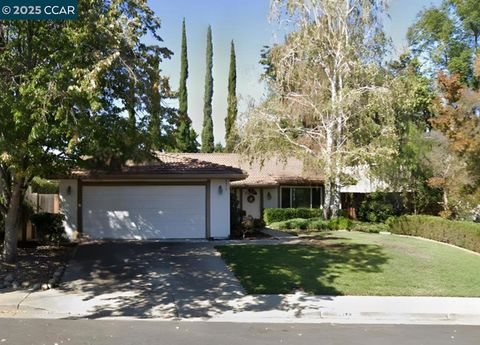 Photo of 4478 Clear Creek Ct Ct, Concord, CA 94521 (MLS # 41119238)
