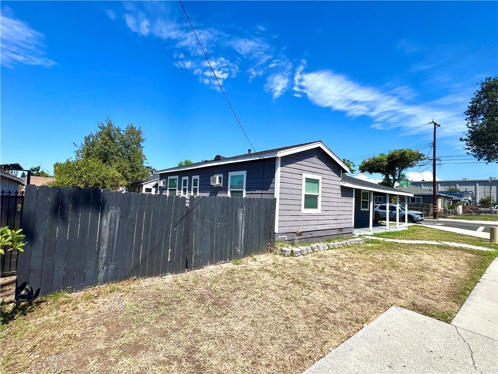 8603 Greenleaf