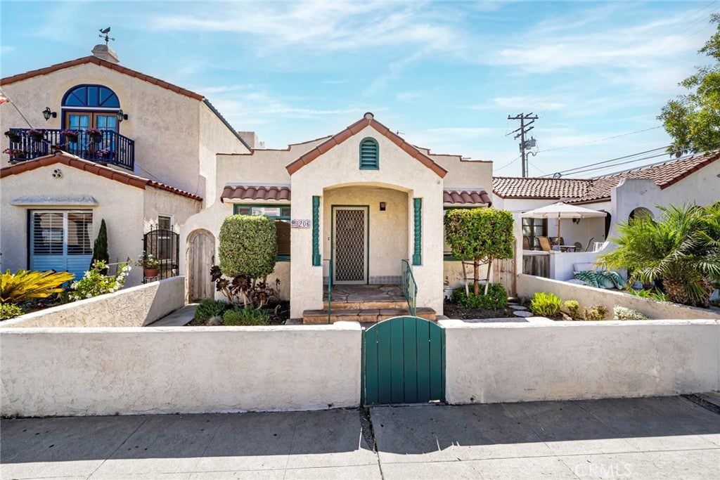 206 La Verne