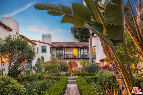 Photo of 1471 Havenhurst Drive #7, West Hollywood, CA 90046 (MLS # 26675309)