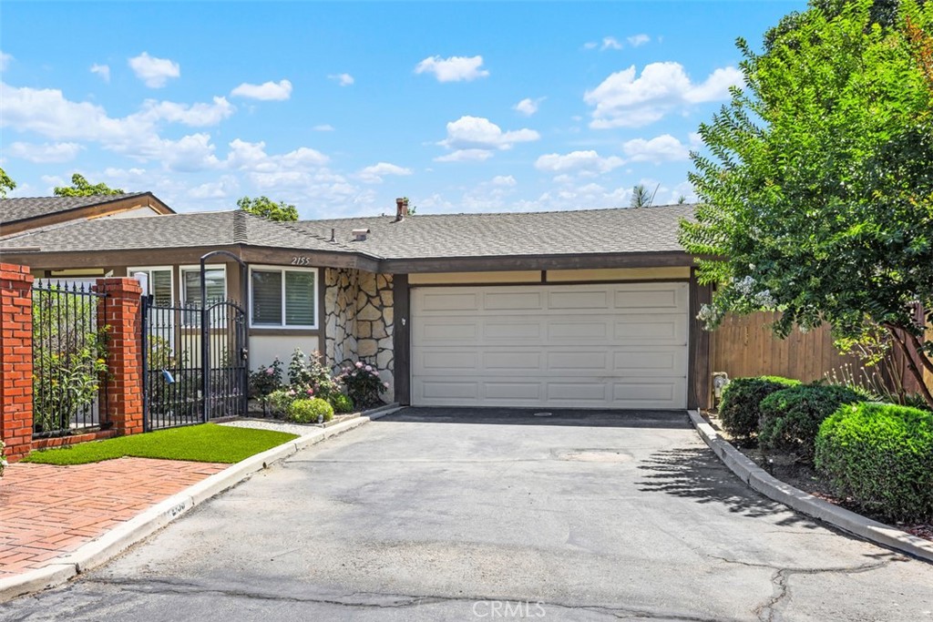 Welcome to 2155 Barclay Court in the Shady Lane community. This single level home features, large living room, good size kitchen with eating area, new vinyl flooring, fresh paint, large master, bonus office/den, large corner lot with plenty of outdoor space, located near, shopping, freeways, parks, gyms, churches, public transportation. Community pool/spa and large grass area.
