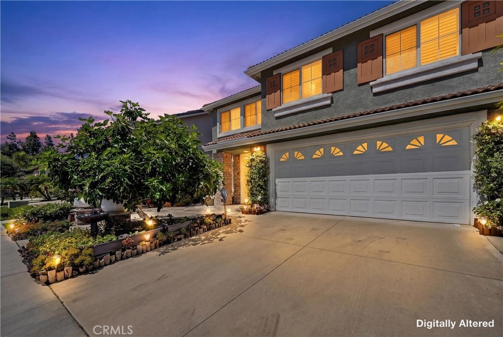7 Carriage Dr