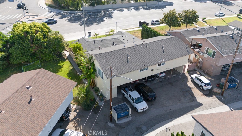 419 N Tustin Ave represents the opportunity to acquire a rare legacy asset in an excellent Orange County submarket. This well maintained 4-unit multifamily property is positioned in a prime location right on the border of the affluent communities of Orange and Anaheim Hills. Built in 1964, the building boasts an impressive 3,413 rentable square feet and is situated on a very large 9,737 square foot lot.
In addition to the location, the property has a few characteristics that make it unique. The unit mix comprises of (2) 2 bed + 2 bath units averaging 1,000 SF and (2) 1 bed + 1 bath units averaging slightly more than 700 SF. There are 5 covered parking spaces and 5 open tandem spaces accommodating a total of 10 vehicles. There are also large storage rooms in the parking area that tenants can utilize. A significant amount of work has been done to upgrade the property including a newer roof, paint, stucco, dual pane windows and upgraded electrical panels. Three out of four units are rented to long term tenants. The fourth unit has undergone a complete renovation and will be delivered vacant at close of escrow providing flexibility for a buyer to either immediately move in or rent it for top of market rent.