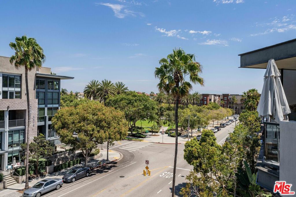 13044 Pacific Promenade 414, Playa Vista CA 90094