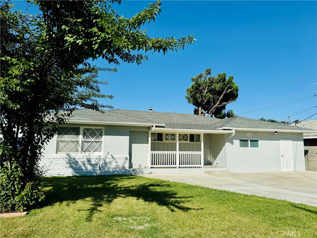 Welcome to this recently renovated 1 bedroom 1 bathroom apartment! Features include: vinyl flooring throughout, quartz countertops, recessed lighting, mini split air system, in unit stackable clothes washer/dryer, stainless steel kitchen applianes including microwave, refridgerator and stove, tankless water heater, and ceiling fans in all rooms. Includes off street parking. Owner pays water, trash, gas and gardener. Close to shopping, schools and freeway access.