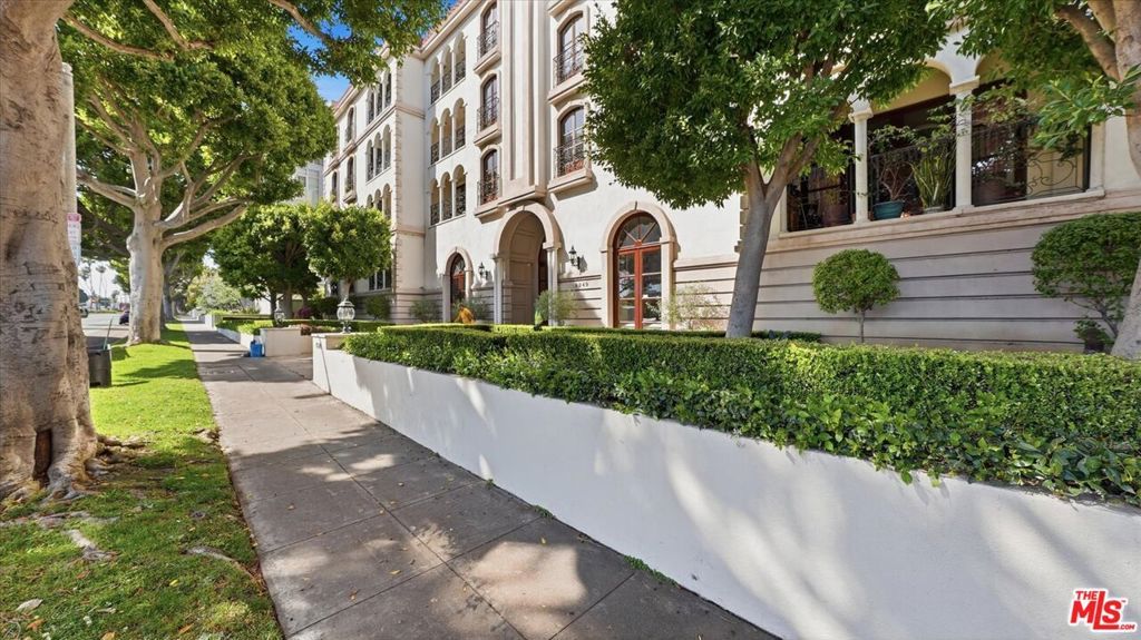 Photo of 9249 Burton Way #406, Beverly Hills, CA 90210 (MLS # 26664279)