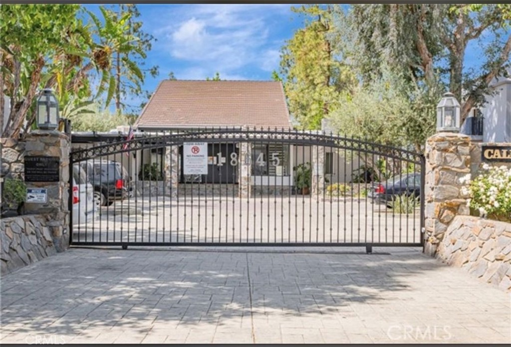 Recently renovated and spacious loft-style 3-bed/2-bath condo in Tarzana. High ceilings and natural light help enlarge the space. Freshly redone with new floors, paint, and kitchen. This unit has two balconies. including one on the rooftop for more privacy. It has modern energy efficient windows, ceiling fans, and central heating and cooling with a smart thermostat.
This condo sits in a lovely gated community with resident access to the swimming pool, spa, BBQ area, gym, sauna, clubhouse, and laundry facility. This unit comes with two covered tandem parking spaces and storage bin.
Easy access to the 101 freeway, schools, recreation, and shopping centers. Less than a mile to Orange Line Busway & G Line Bikeway, the Village Walk shopping center, Trader Joes, Vons, and Gelsons supermarkets and neighboring restaurants. Less than 3 miles to Providence Cedars-Sinai Medical Center and Pierce College.
No smoking of any kind permitted. $3500/month with a minimum of one year lease. Security deposit required. Rental includes gas, water, and trash. Renter would be responsible for electricity and any internet/phone/cable set up.