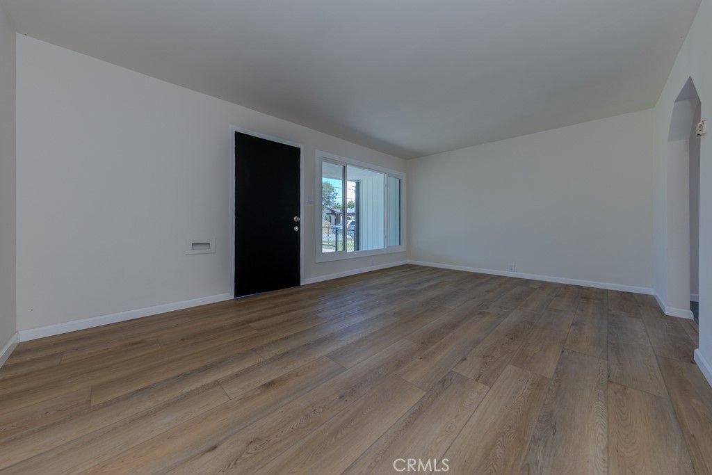 listing image 130729395722399860119