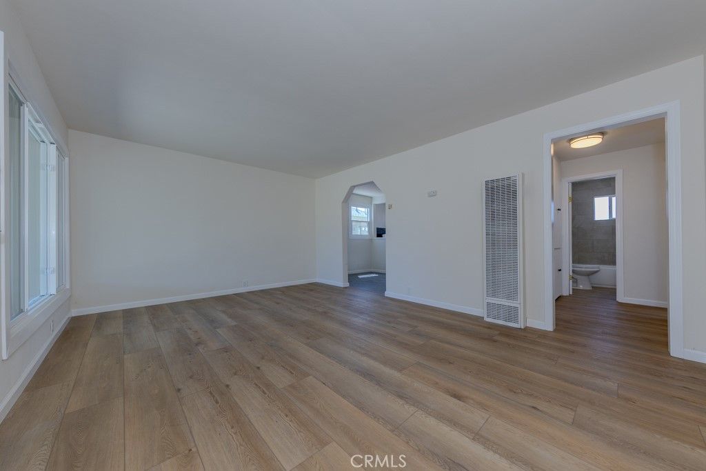 listing image 130721759664506300811