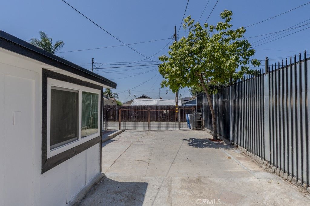 listing image 130720581915023844383