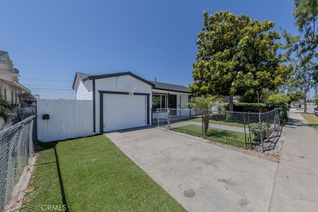 listing image 130725937593137542121
