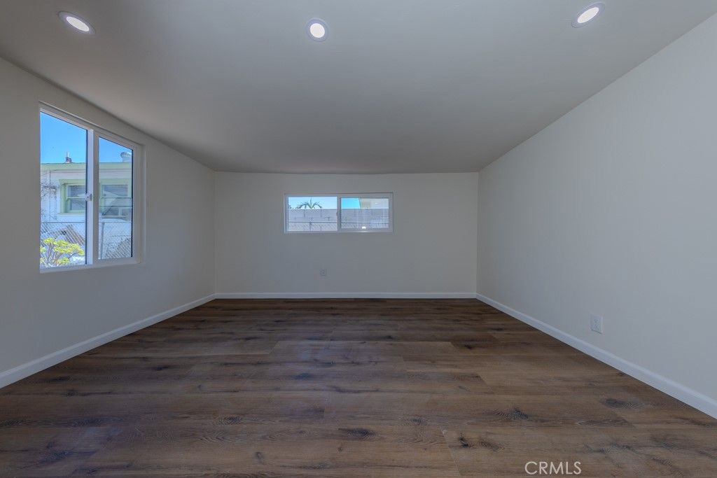 listing image 130724468550129464371