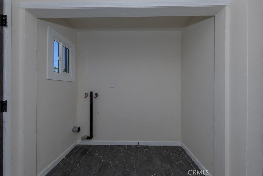 listing image 130728527791774115024