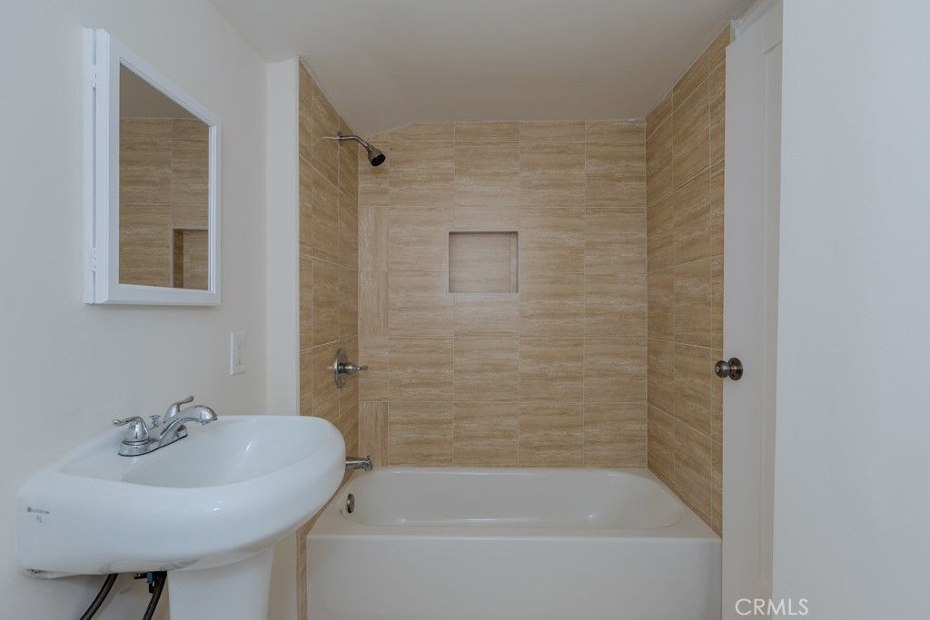 listing image 130728450075470641939