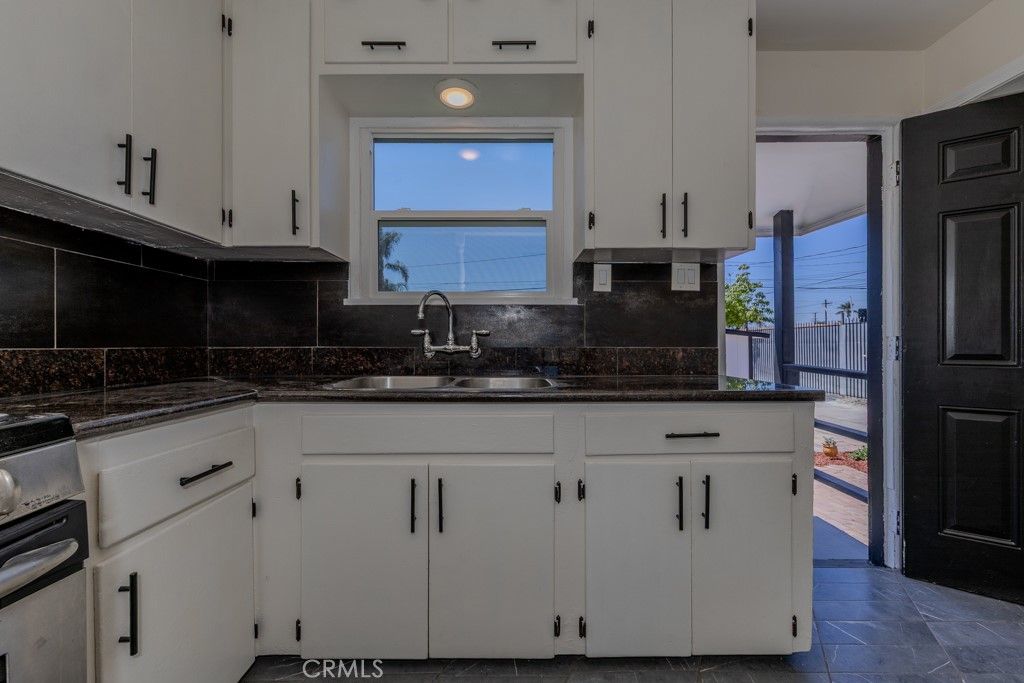 listing image 130722928712997754797