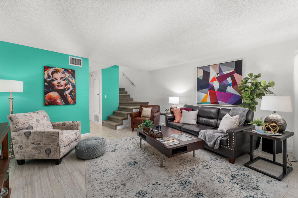 2074 N Mira Vista Way