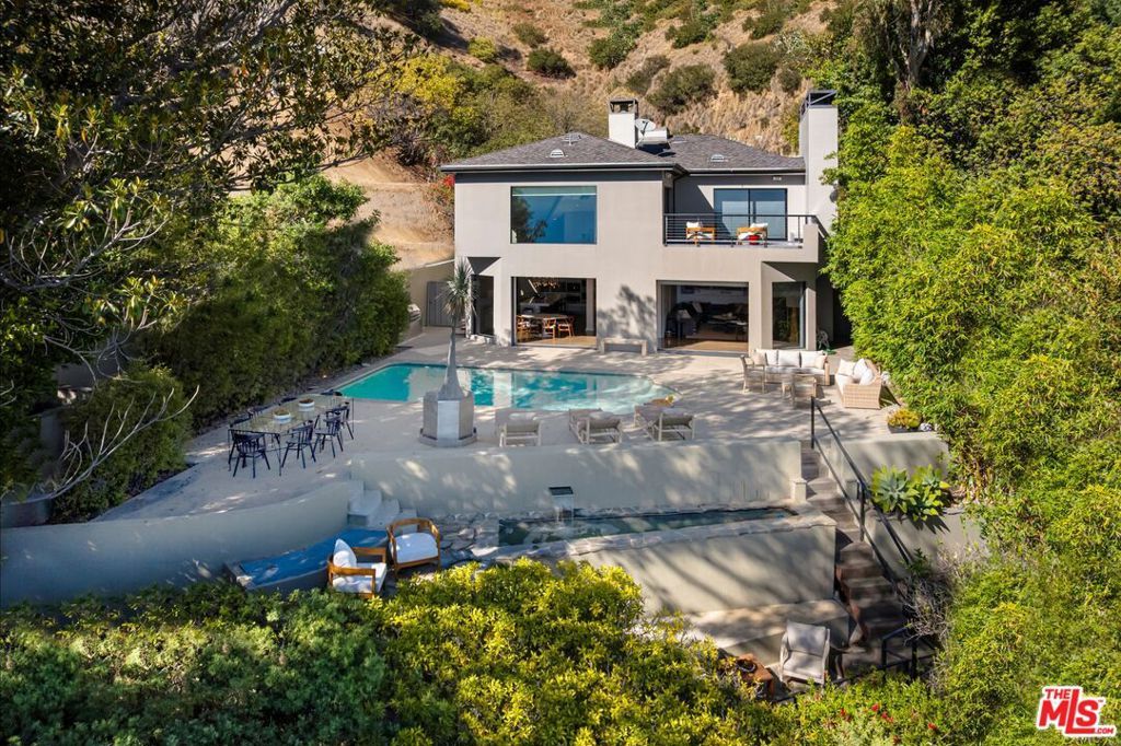 Photo of 8540 Hedges Way, Los Angeles, CA 90069 (MLS # 25613487)