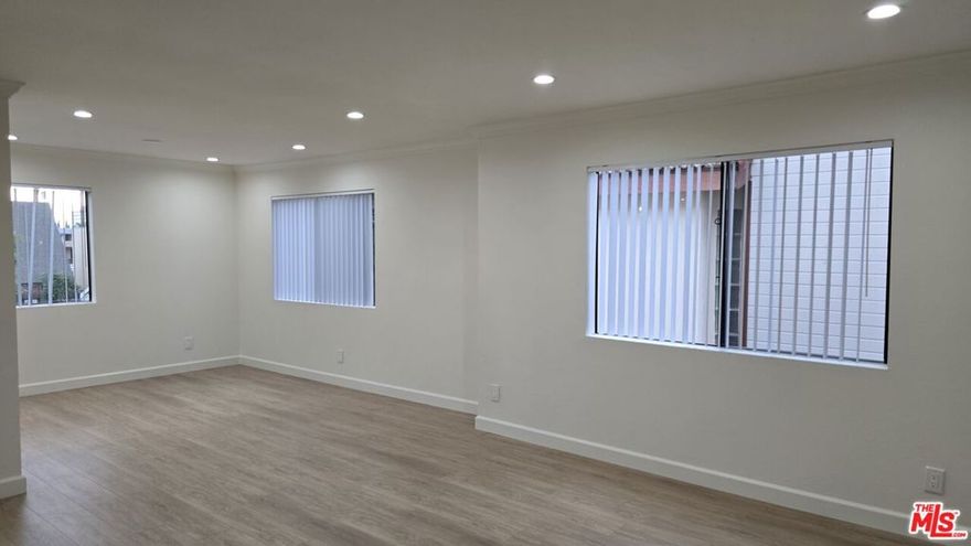 For Rent  Prime Glendale Location!Newly remodeled and move-in ready 2-bedroom, 2-bathroom apartment offering approximately 1,000 sq. ft. of living space. Features laminate flooring throughout, located in a secure building with on-site common laundry. One covered parking space included. Ideal for comfortable and convenient living.