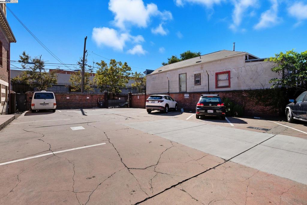 WEST OAKLAND - Residential