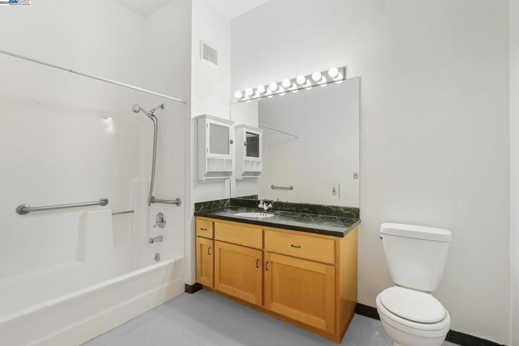 WEST OAKLAND - Residential