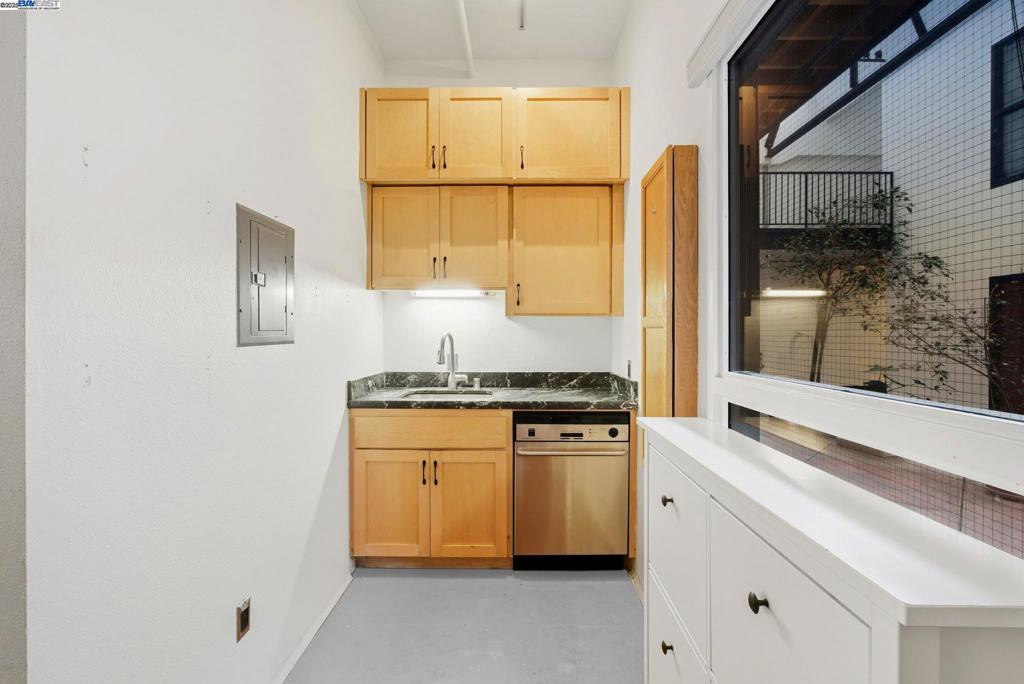 WEST OAKLAND - Residential