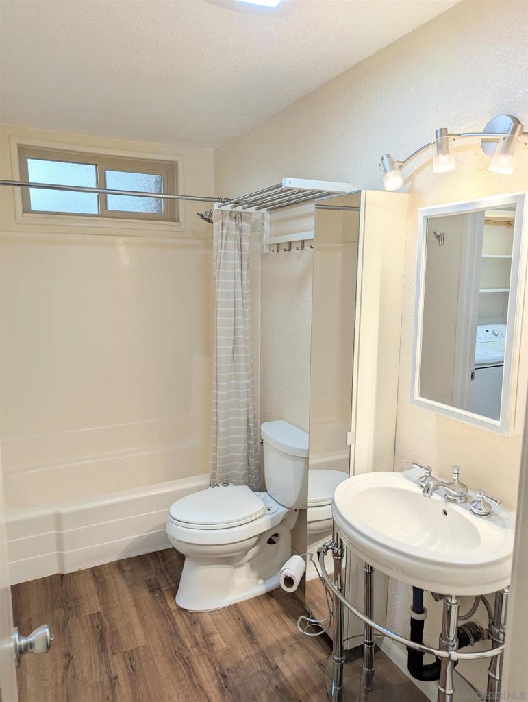 2530 Clairemont Dr 107