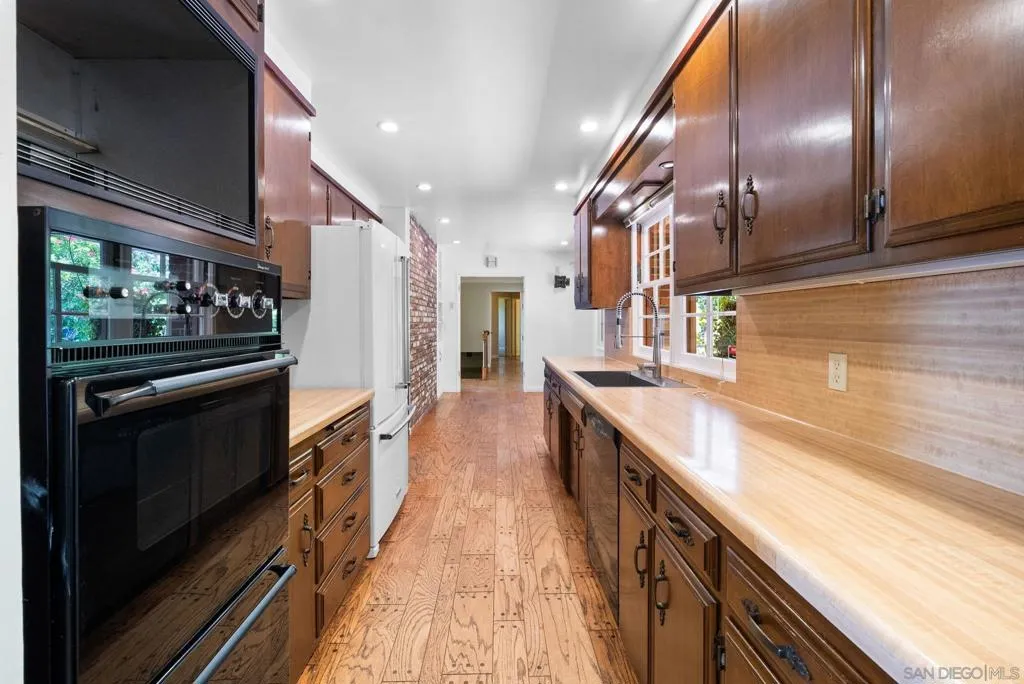 La Jolla, California 92037, United States, 5 Bedrooms Bedrooms, ,5 BathroomsBathrooms,Residential,Active,134030