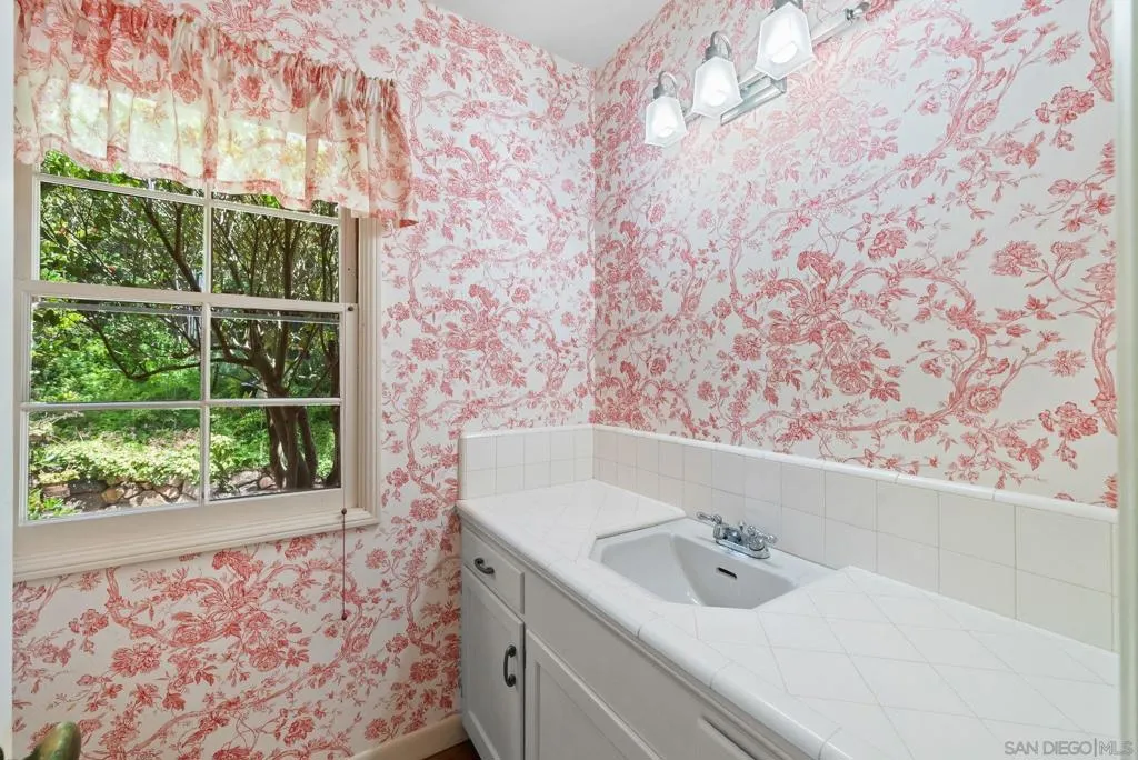 La Jolla, California 92037, United States, 5 Bedrooms Bedrooms, ,5 BathroomsBathrooms,Residential,Active,134030