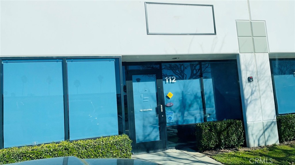Industrial Condos for Lease. Available For a Total of 3402 SF.
$1.2/SFT +NNN
• 2 Ground Roll-up Doors
• 14’-15’ ceiling clearance
• 7 Individual offices
• Association maintains the common area & roofs.
