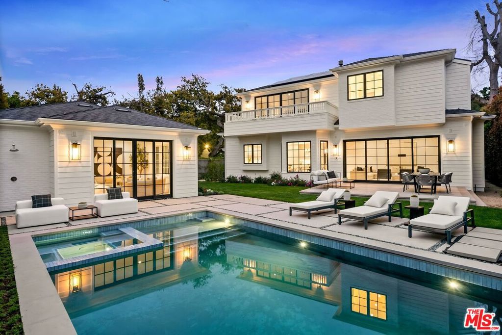 427 N Bundy Drive